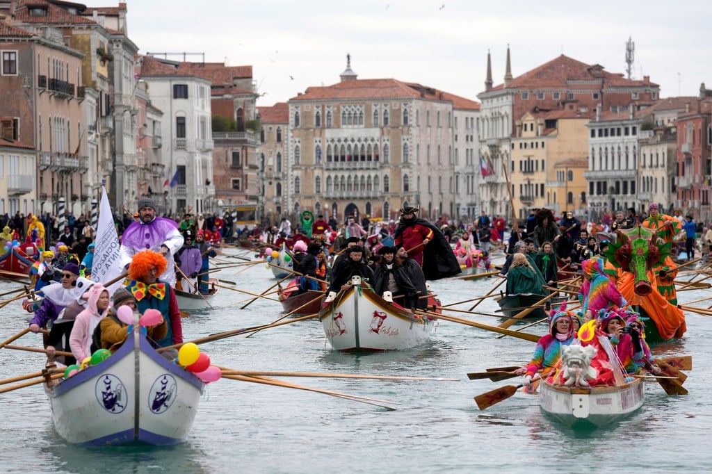 Der Karneval von Venedig in der historischen Lagunenstadt zieht Menschen aus der ganzen Welt an.