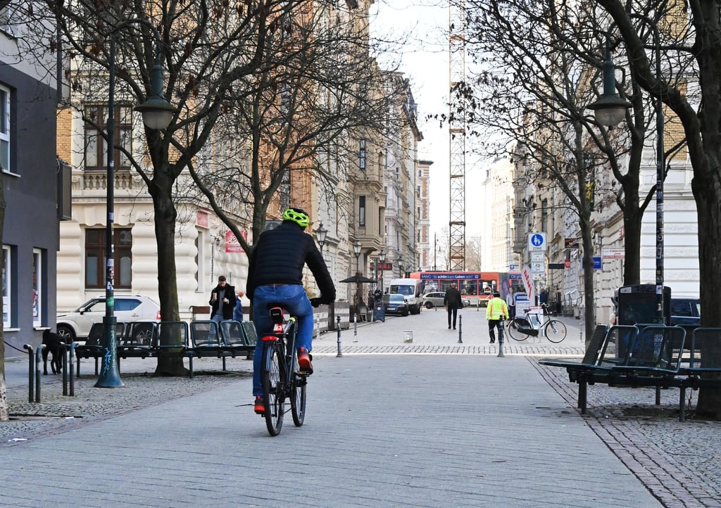 Die Einsteinstraße am Magdeburger Hasselbachplatz.