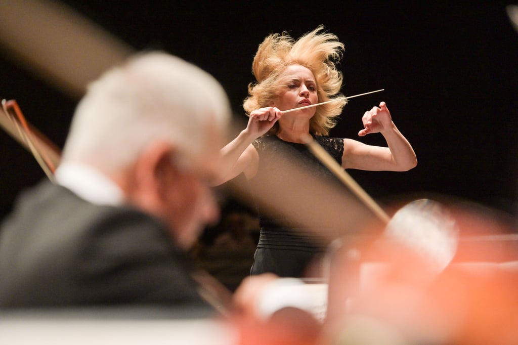 Anna Skryleva leitet als Dirigentin das 6. Sinfonierkonzert am 16. und 17. Februar im Magdeburger Opernhaus.