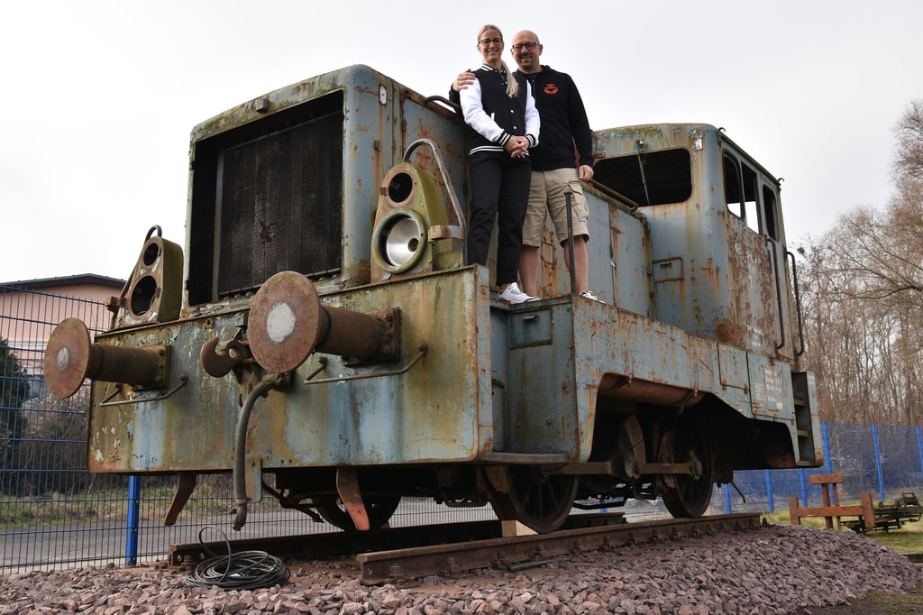 Die Restaurierung der Lokomotive in Magdeburg wird von den "Helden der Werkstatt" filmisch dokumentiert. Die Videos finden sich dann auf Youtube.
