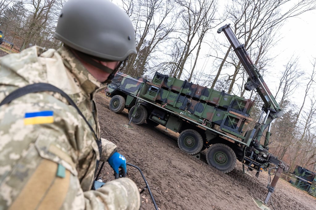 Die Ausbildung ukrainischer Soldaten am Patriot-Flugabwehrraketensystem an einem unbenannten Ort in Deutschland.