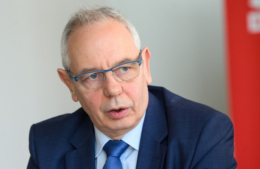 Michael Vassiliadis, Vorsitzender der IG Bergbau, Chemie, Energie (BCE), spricht in Springe.