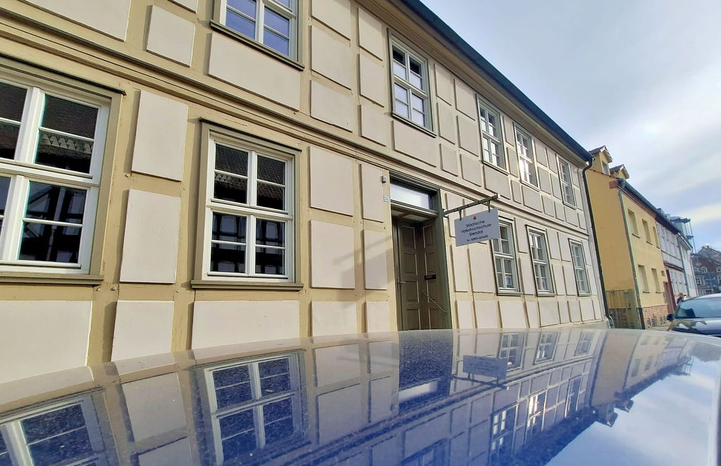 Das Angebot in der Volkshochschule ist eine sogenannte freiwillige Dienstleistung der Stadt Stendal. Die günstigen Weiterbildungsangebote für Erwachsene erbringen der Stadt im Jahr 2023 ein Minus von 240.000 Euro.