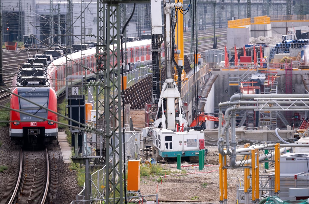 Mit dem neuen Fahrplan im Dezember 2023 soll es bessere Regionalverbindungen in die Altmark sowie nach Burg und Wolfsburg geben.