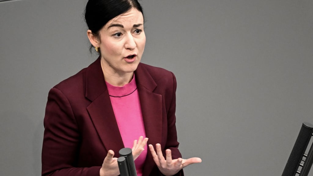 Paula Piechotta spricht bei der Sitzung im Bundestag.