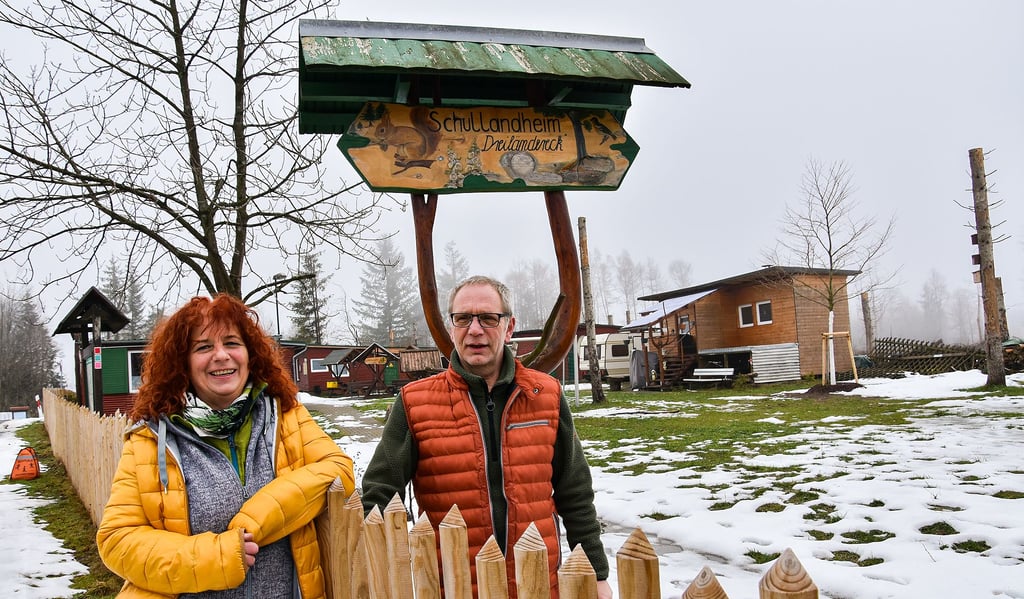 Leiterin Ines Gauger und Mitarbeiter Stefan Felmeden betreiben das Schullandheim in Benneckenstein.