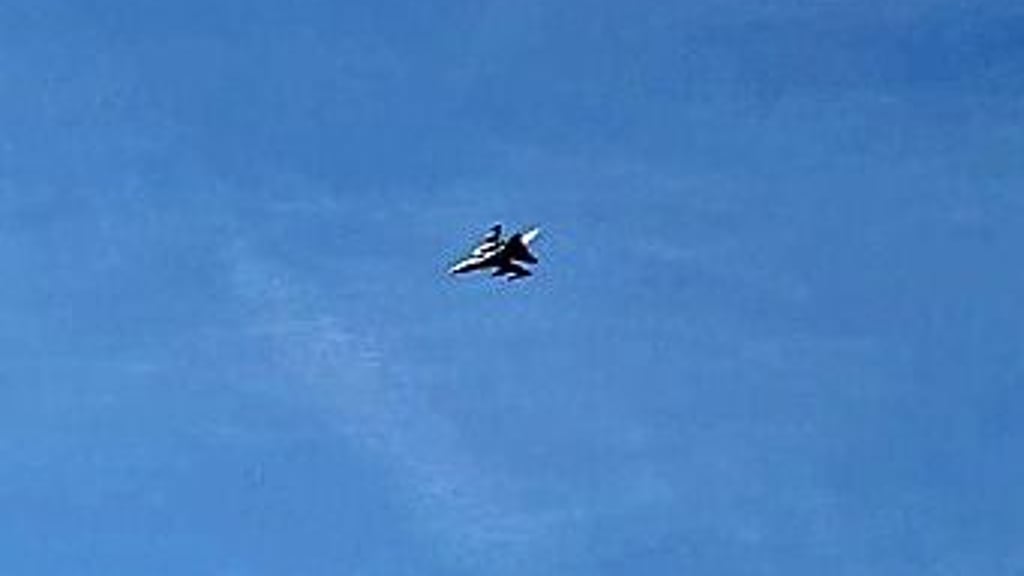 Ein Tornado-Kampfjet der Bundeswehr ist im Tiefflug über Nienburg geflogen.