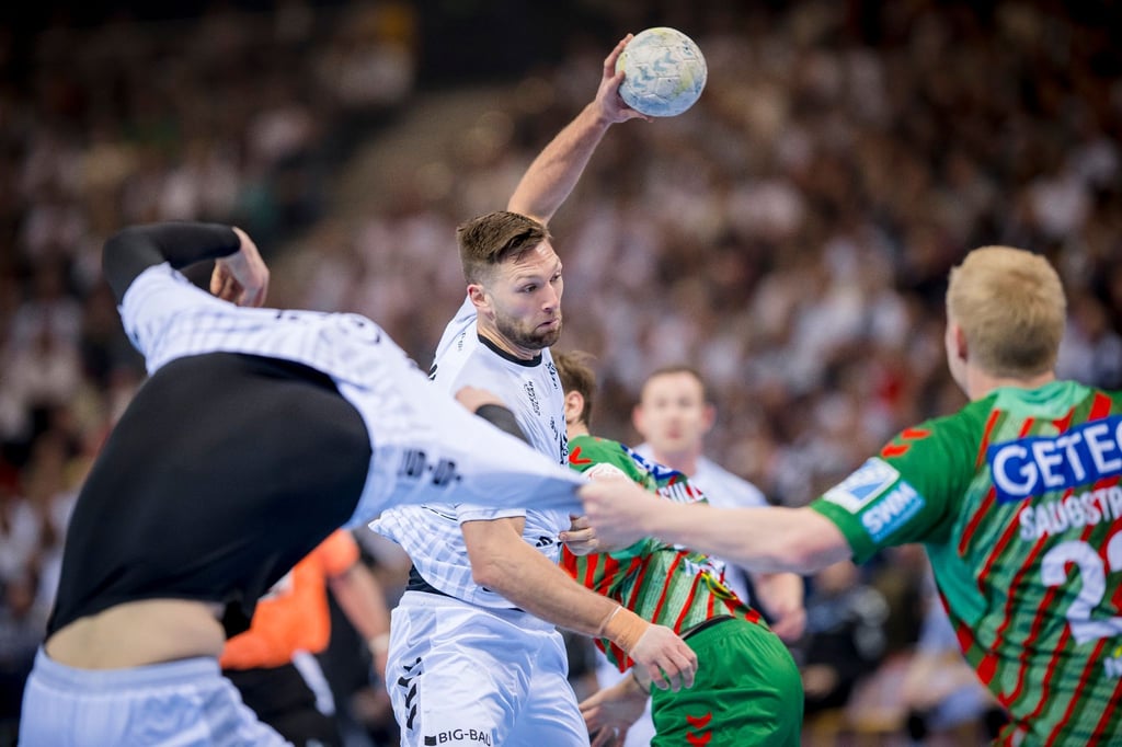 Harald Reinkind (M) musste sich mit THW Kiel letztlich dem SC Magdeburg geschlagen geben.