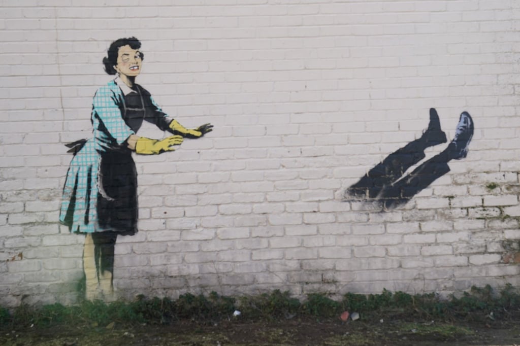 Das neue Kunstwerk des Straßenkünstlers Banksy - zu sehen im britischen Margate - hat den Titel „Valentine's Day Mascara“.