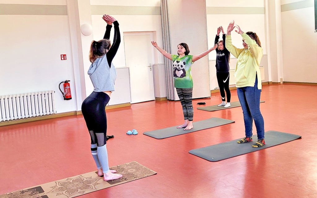 Beim Yoga-Kurs im Klubhaus der Jugend wird viel Wert darauf gelegt, den Körper in einen entspannten Ruhestand zu versetzen.
