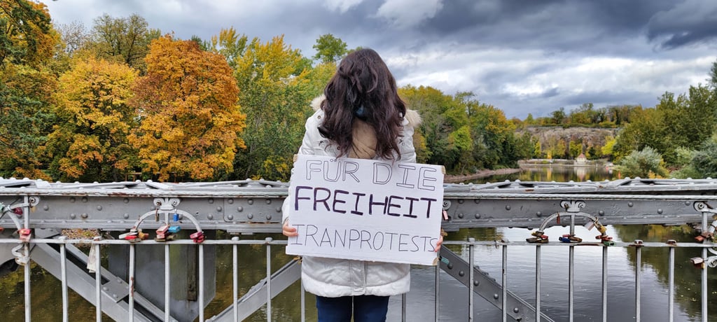 Sie möchte nur Mahsa Amini genannt werden wie die Studentin, die in Teheran ermordet wurde.