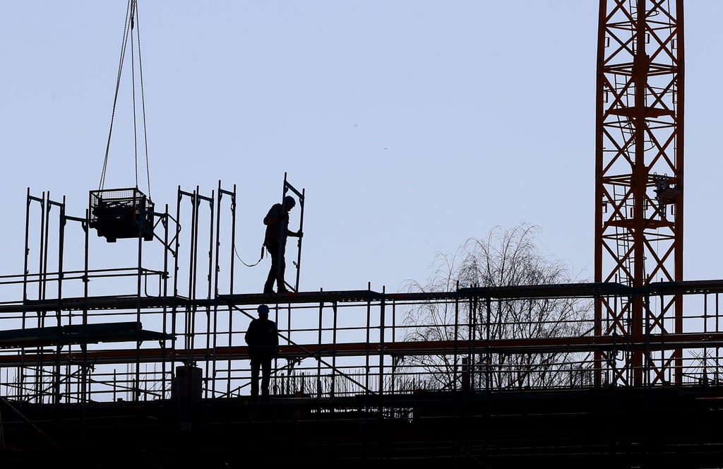 Das produzierenden Gewerbe und der Bau verzeichnete leichte Beschäftigungsgewinne.
