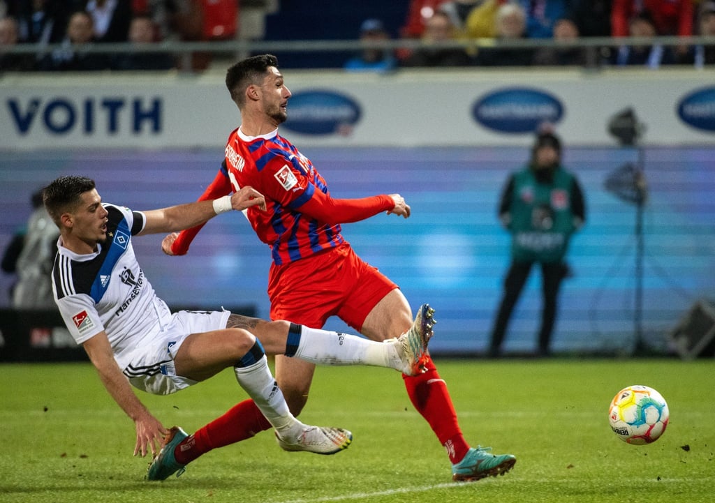 Heidenheim und der HSV teilen sich die Punkte im Spitzenspiel.