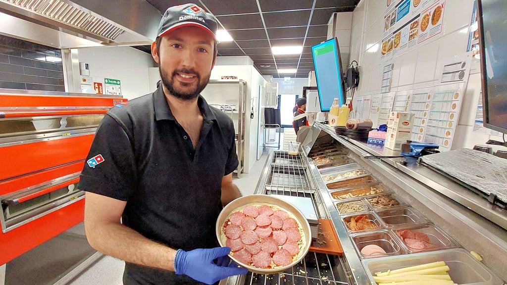 Erol Seref hat vor Kurzem in Zentrum Halberstadts ein neues Fast-Food-Restaurant eröffnet. Eigentlich ist der Grieche Hotelier und Gastronom.