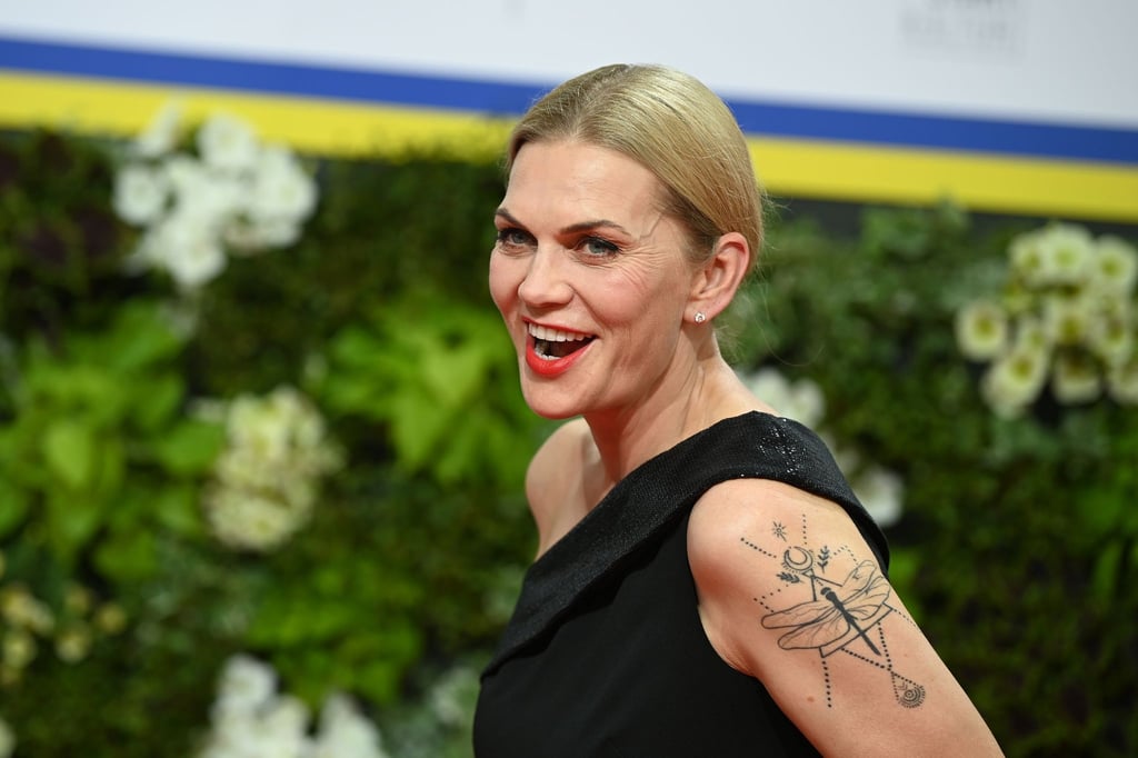Anna Loos kommt über den roten Teppich zur 72. Verleihung des Deutschen Filmpreises Lola.