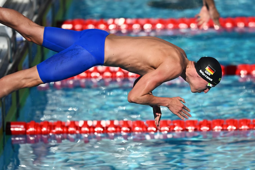Lukas Märtens muss auf dem Weg zu den Olympischen Spielen in Paris in zwei WM-Becken springen.