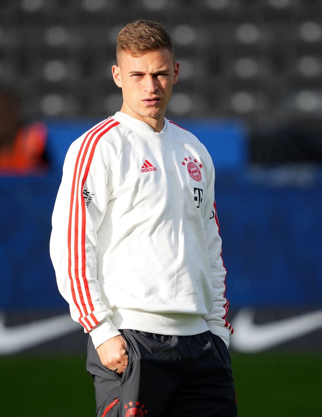 Kimmich hatte den früheren Hallen-Weltmeister 2013 bei RB Leipzig kennengelernt, wo Lobinger als Athletiktrainer arbeitete.