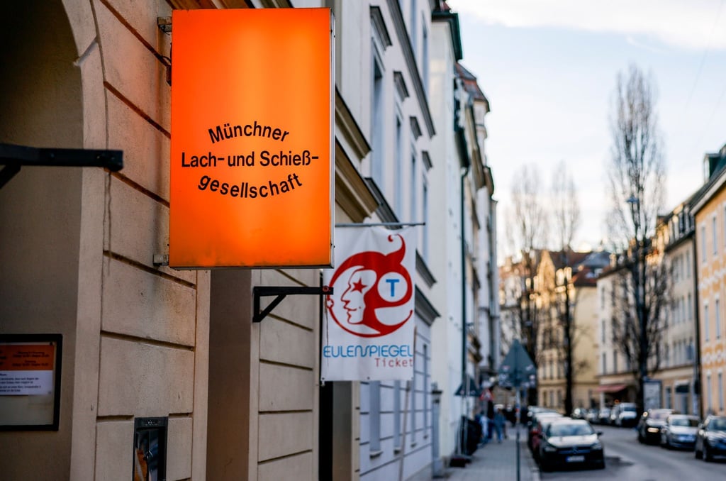 Mitten in München: die Lach- und Schießgesellschaft.