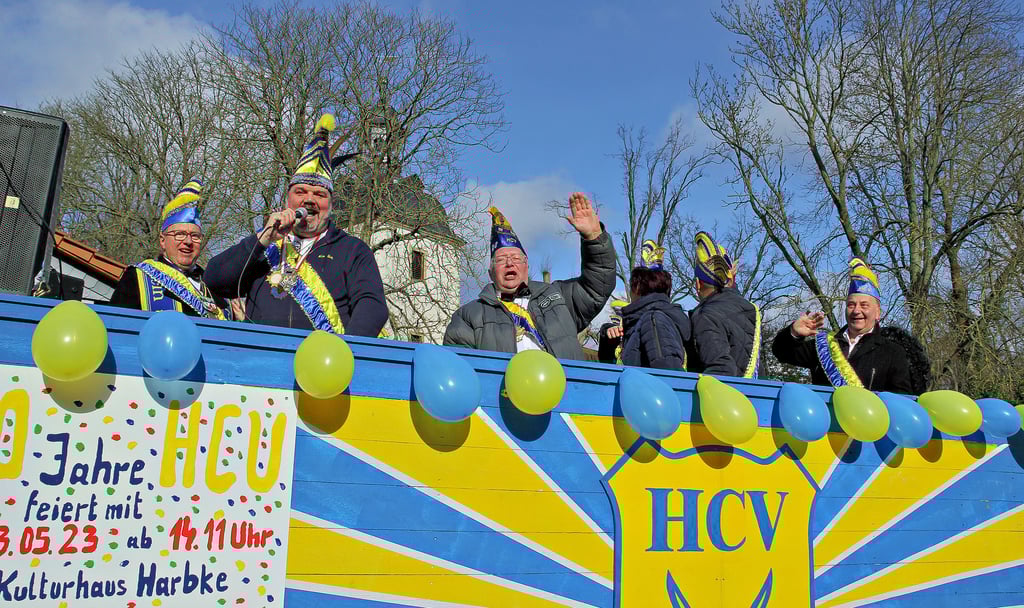HCV, Helau! Mit der traditionellen Festparade ließen die Wirbkenarren ihre Saison stimmungsvoll ausklingen. Zum Vereinsgeburtstag im Mai gibt's einen Nachschlag.