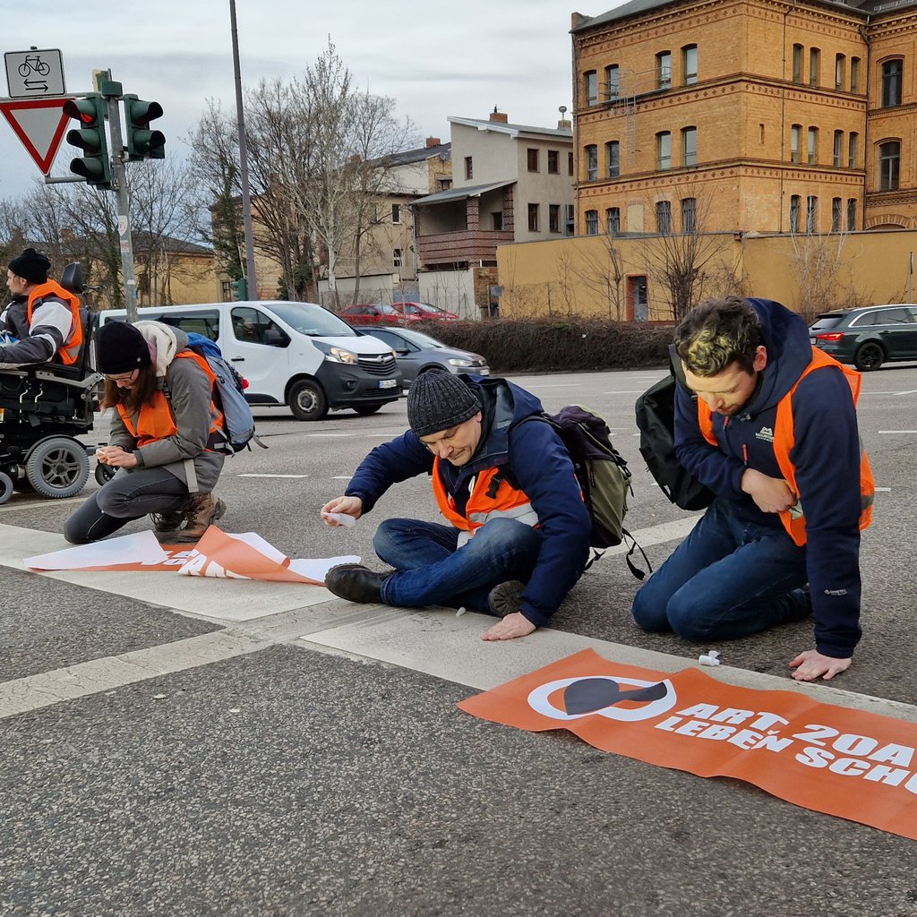 Klimakleber In Halle Letzte Generation Blockiert Straße Magdeburg Nicht Betroffen 5703