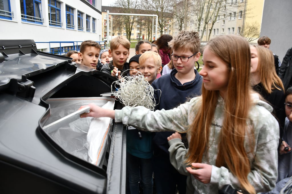 Das Magdeburger Stiftungsgymnasium beteiligt sich am "E-Waste Race", einem Sammelwettbewerb für Elektroschrott.