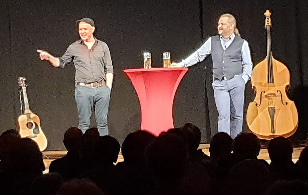 Das abwechslungsreiche Programm der „Hengstmann-Brüder“ führte in der Festhalle Altenweddingen zu Applausstürmen und „Standing Ovations“.