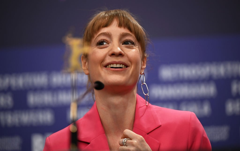 Leonie Benesch, Schauspielerin, spricht bei einer Pressekonferenz.