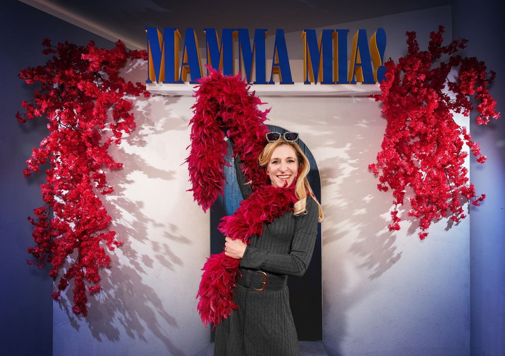 Die Volksmusik-Sängerin Stefanie Hertel probiert sich mit Abba-Songs auf der Bühne aus.