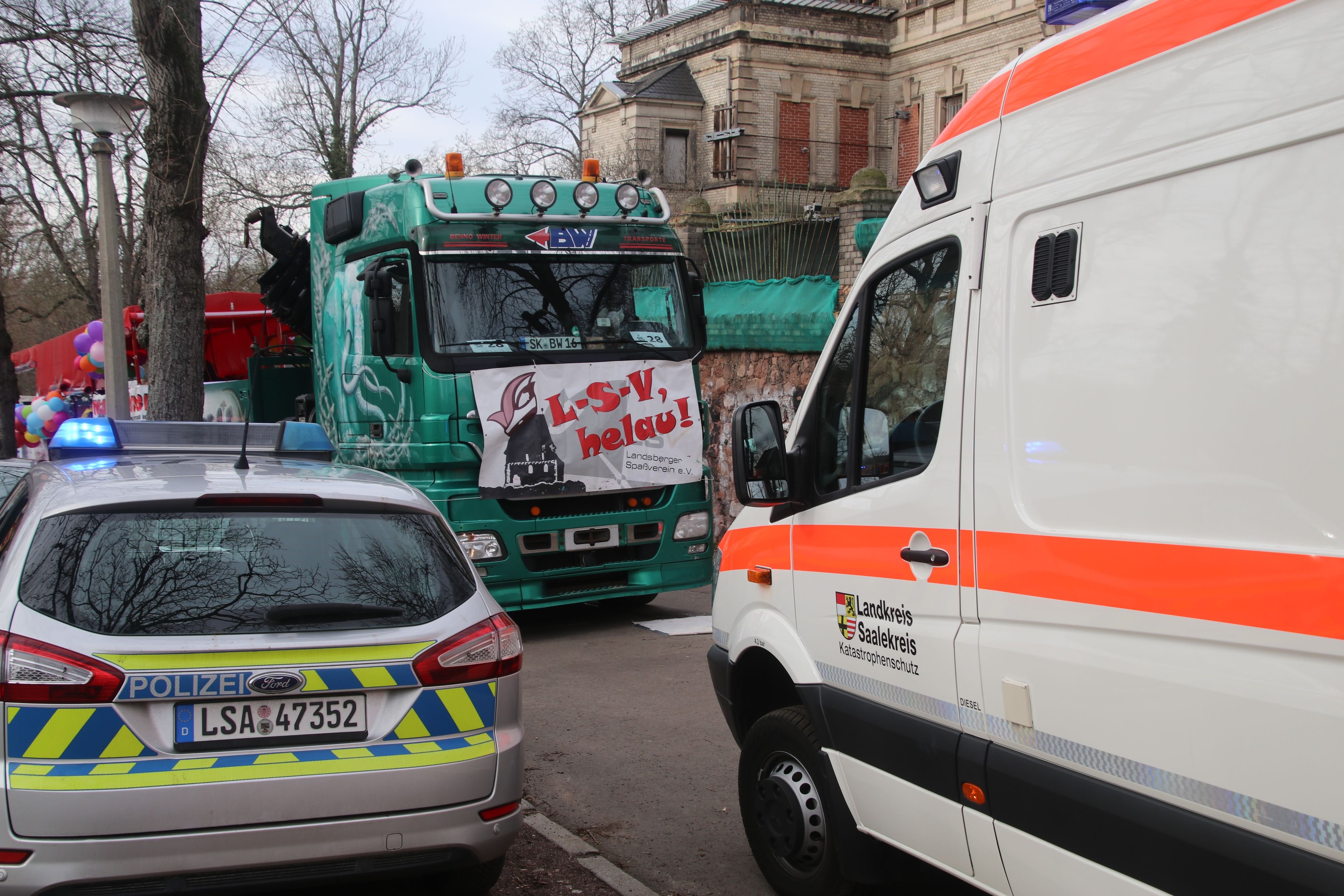 Rosenmontag In Sachsen-Anhalt: Nach Drama Bei Rosenmontagsumzug In ...