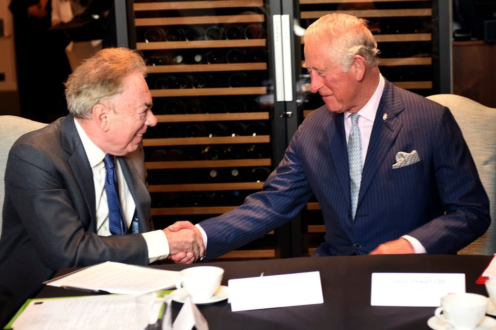 König Charles III. hat bei Musical-Komponist Andrew Lloyd Webber (l) eine Hymne in Auftrag gegeben (Archivbild).
