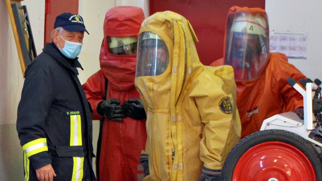 Übungen und Ausbildung werden bei den freiwiligen Feuerwehren in der Hohen Börde groß geschrieben. In Irxleben haben einige Kameraden im vergangenen Jahr ihre Ausbildung im Chemikalien-Schutzanzug absolviert.