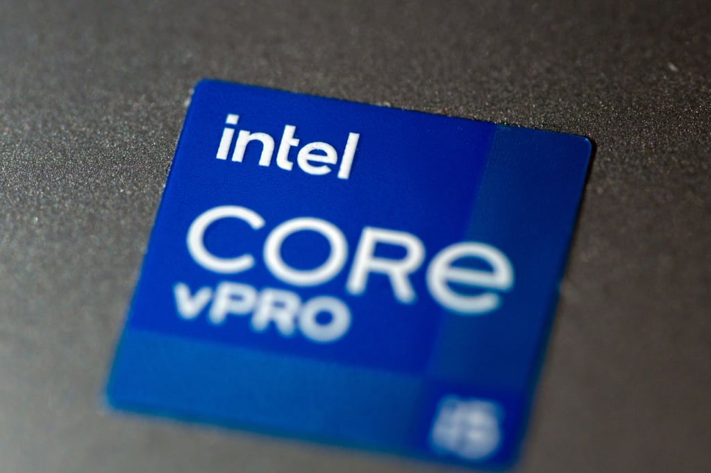 Das Logo des Chipherstellers Intel, aufgenommen auf einem Computer.
