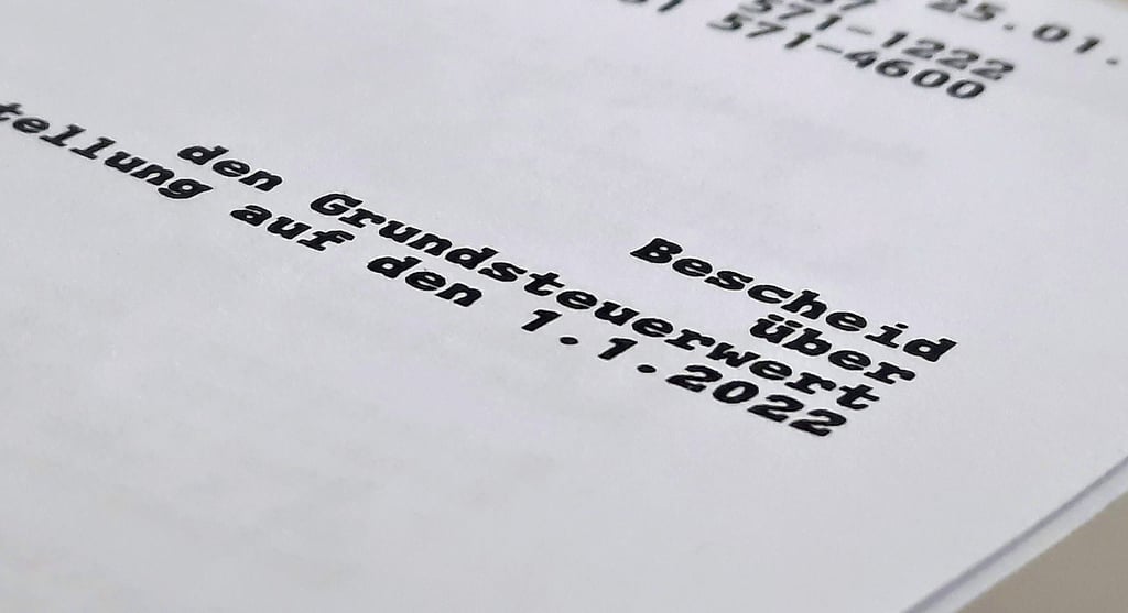 Die ersten Bescheide über den Grundsteuerwert und den Grundsteuermessbetrag werden derzeit im Landkreis zugestellt. Was darin steht, ist allerdings oft nicht besonders verständlich. Wichtig ist vor allem, dass alle Angaben korrekt übernommen wurden.