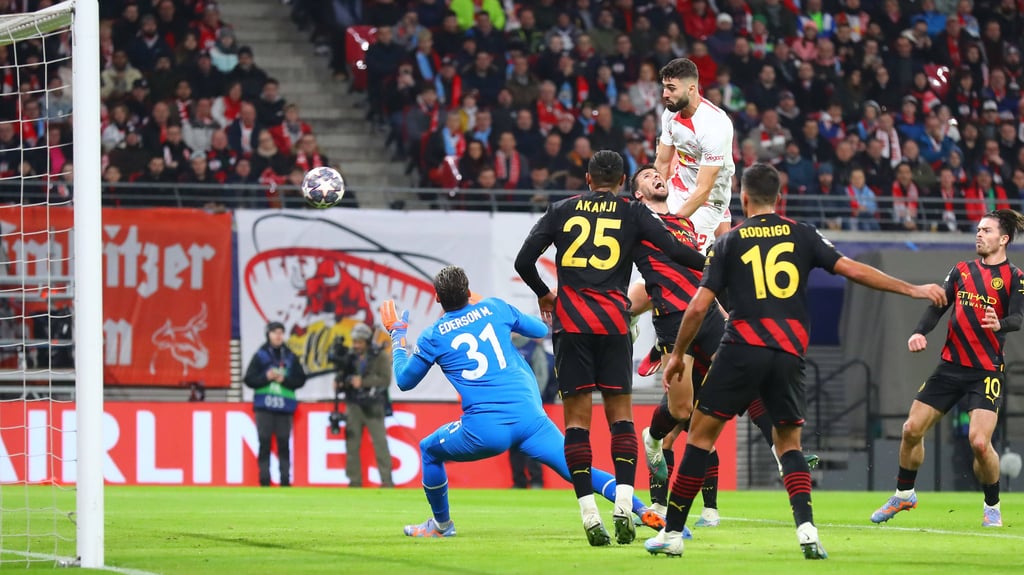 Lufthoheit: Josko Gvardiol trifft wuchtig zum 1:1.