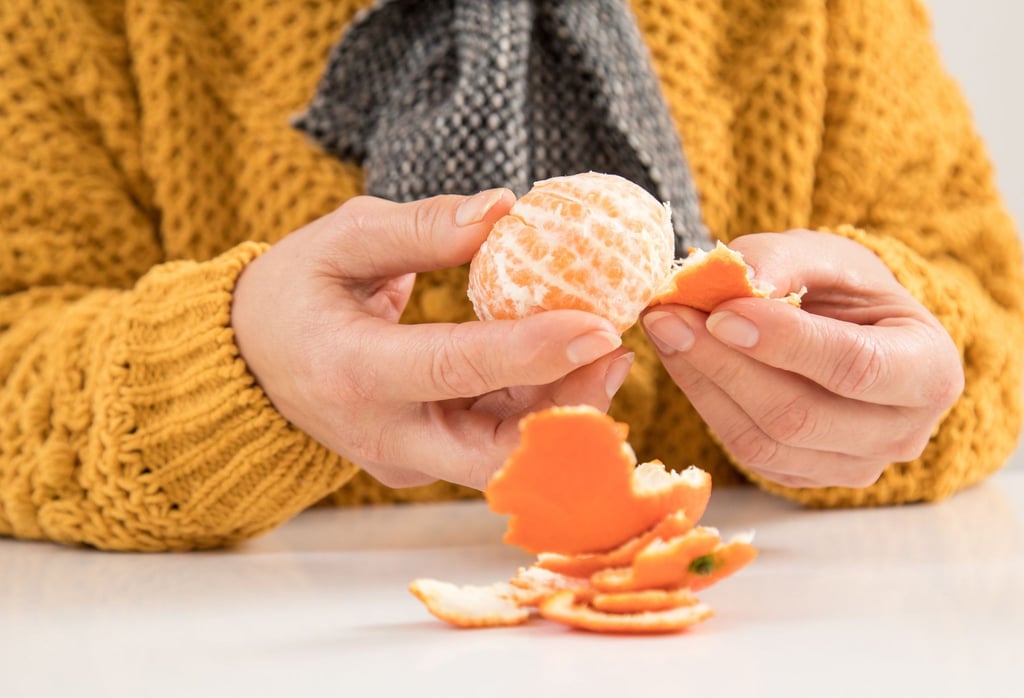 Die weiße Haut penibel von der Orange abzupulen ist unnötig. Die Schicht besteht hauptsächlich aus Ballaststoffen.