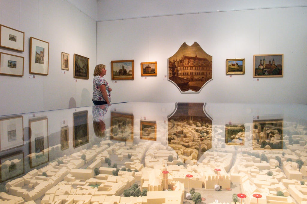 Das Naumburger Stadtmuseum "Hohe Lilie" öffnet am 1. März wieder seine Pforten. Es war neben dem Romanischen Haus in Bad Kösen im Dezember geschlossen worden, um Energiekosten zu sparen.