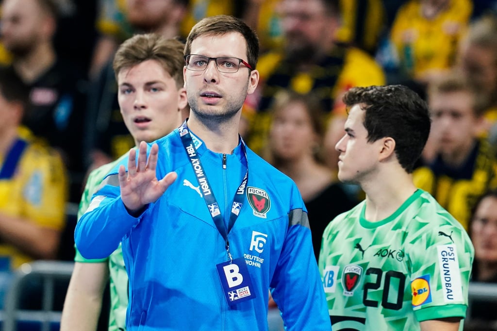 Berlins Trainer Jaron Siewert steht mit den Füchsen weiterhin auf Platz eins.