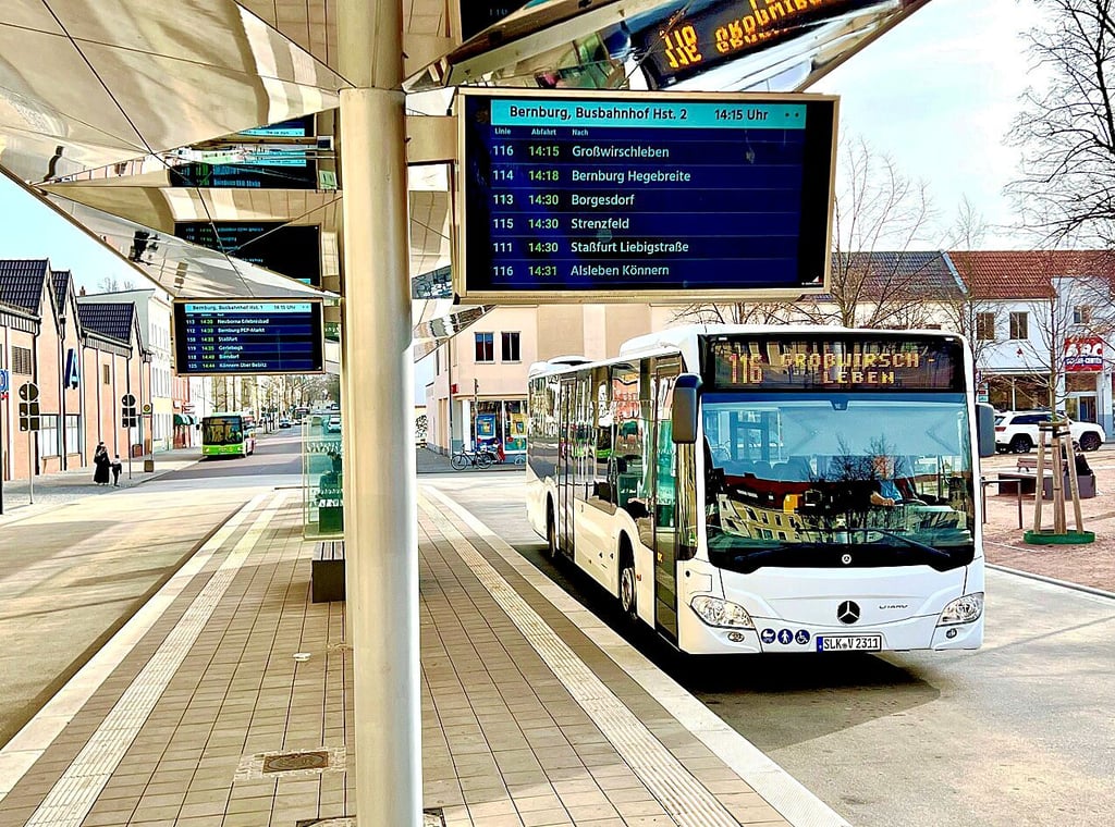 Der Busbahnhof am Karlsplatz in Bernburg, offiziell Rendezvoushaltestelle genannt, soll barrierefreier gestaltet werden.