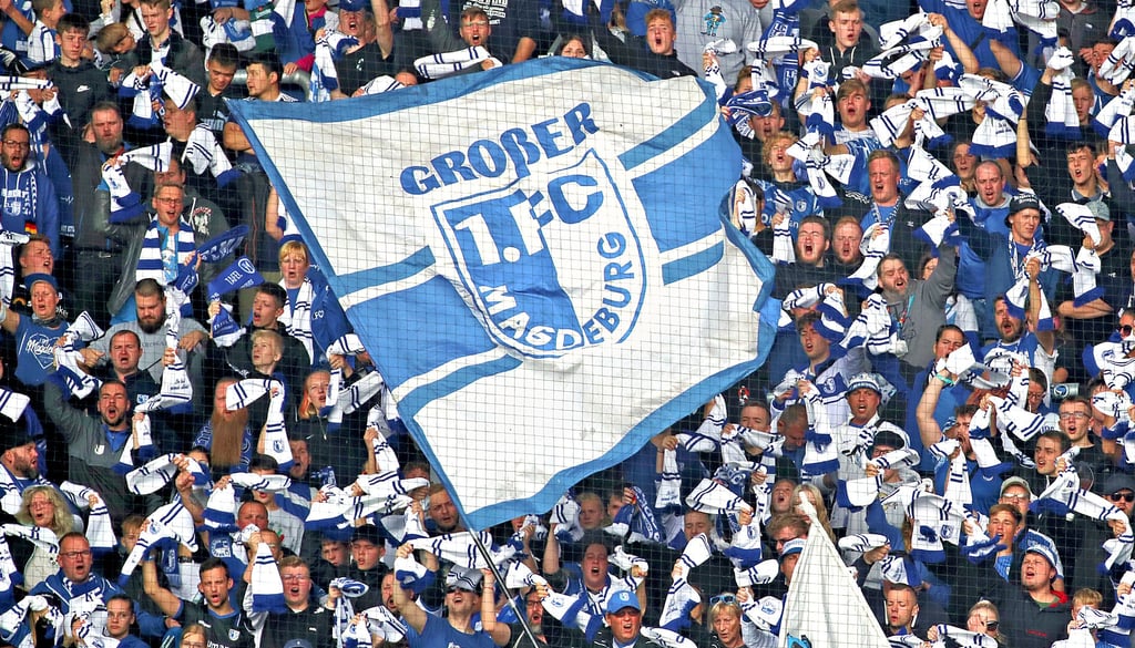 Sie sind treu, sie sind laut und ihnen ist kein Auswärtsspiel zu weit: die Fans der 1. FC Magdeburg. Viele von ihnen werden ihren Verein auch am Sonntag in Hannover unterstützen.