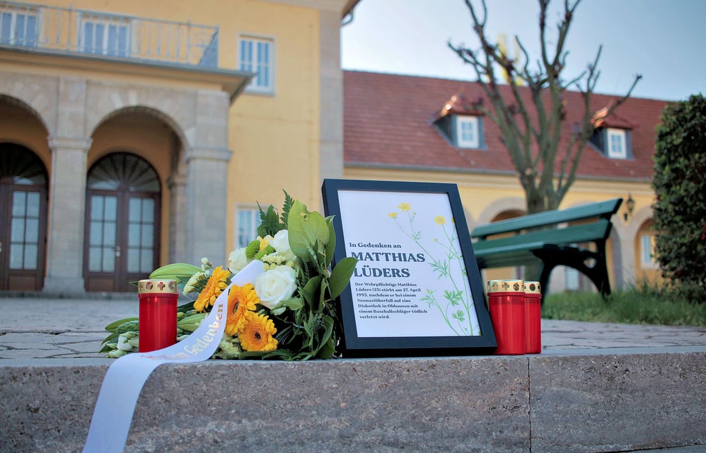 Im April 2020 wurden in Gedenken an den von Neonazis erschlagenen Matthias Lüders Blumen und Kerzen vor dem Kulturhaus Obhausen aufgestellt.