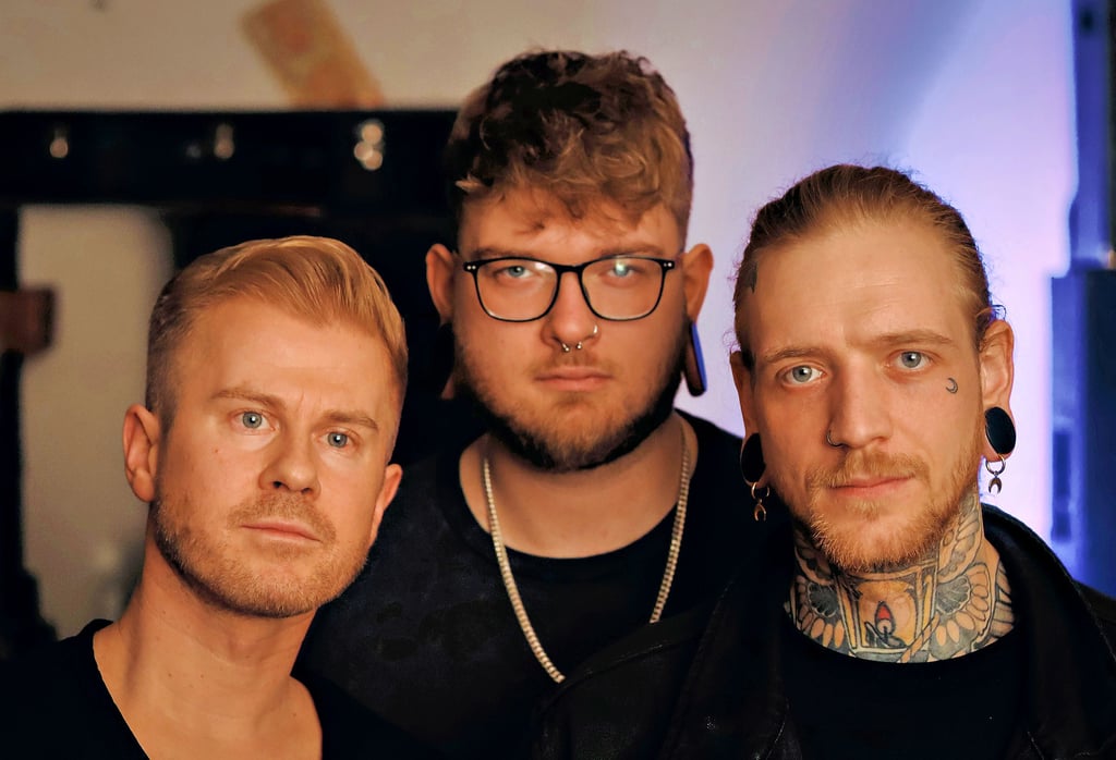 Die Bandmitglieder Florian Jäntsch (von links), Noel Jung und Jean-Michel Schibajew alias „Mondjunge“.