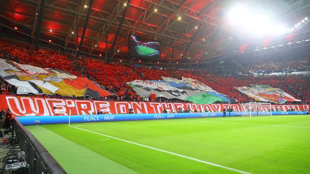 Die RB-Fangruppierung "Fraktion Red Pride" zeigte eine große Choreo vor Anpfiff gegen Manchester City.
