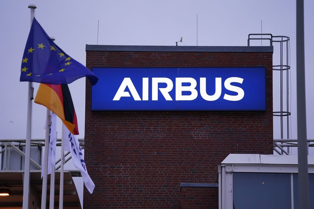Der Luft- und Raumfahrtkonzern Airbus beschäftigt an seinem größten deutschen Standort in Hamburg etwa 15.000 Menschen.