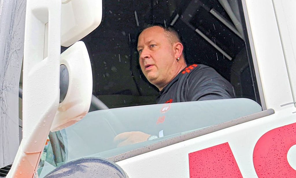Während die anderen auf seinem Lkw Party machten, war Nino Oesemann als Lkw-Fahrer bei den Karnevalsumzügen in Osterburg und Seehausen hoch konzentriert.
