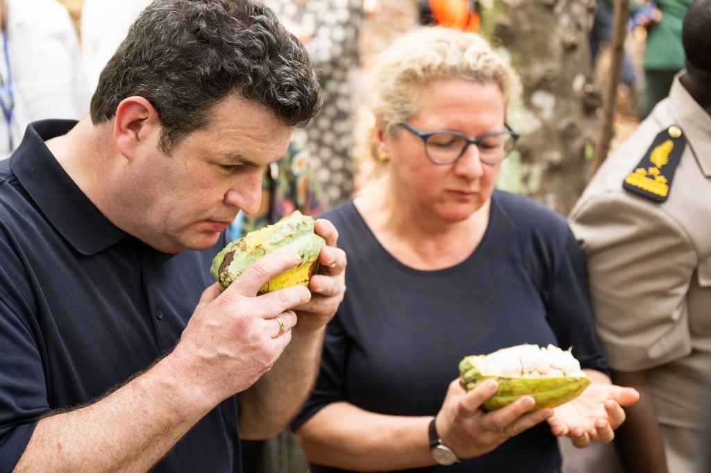 Arbeitsminister Hubertus Heil und Entwicklungsministerin Svenja Schulze haben eine Kakaoplantage in der Elfenbeinküste besucht.