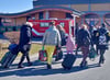 Im Frühjahr 2022 kommen an der Bitterfeld Brauereiturnhalle viele Flüchtlinge aus der Ukraine an.