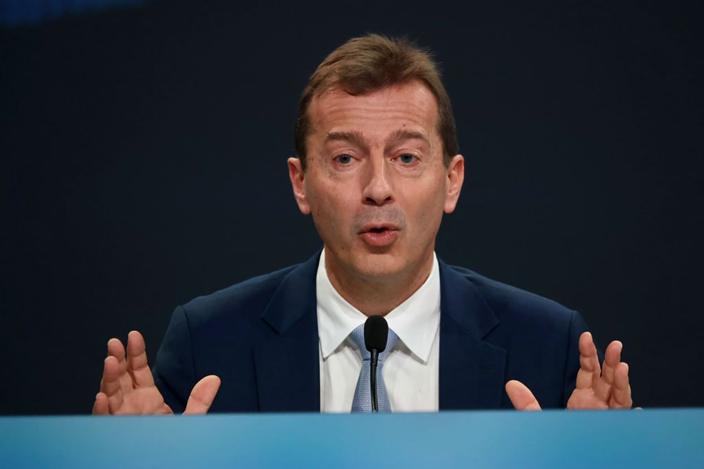 Guillaume Faury, Chief Executive Officer (CEO) von Airbus, gestikuliert während der Jahrespressekonferenz von Airbus in Toulouse, Südwestfrankreich.