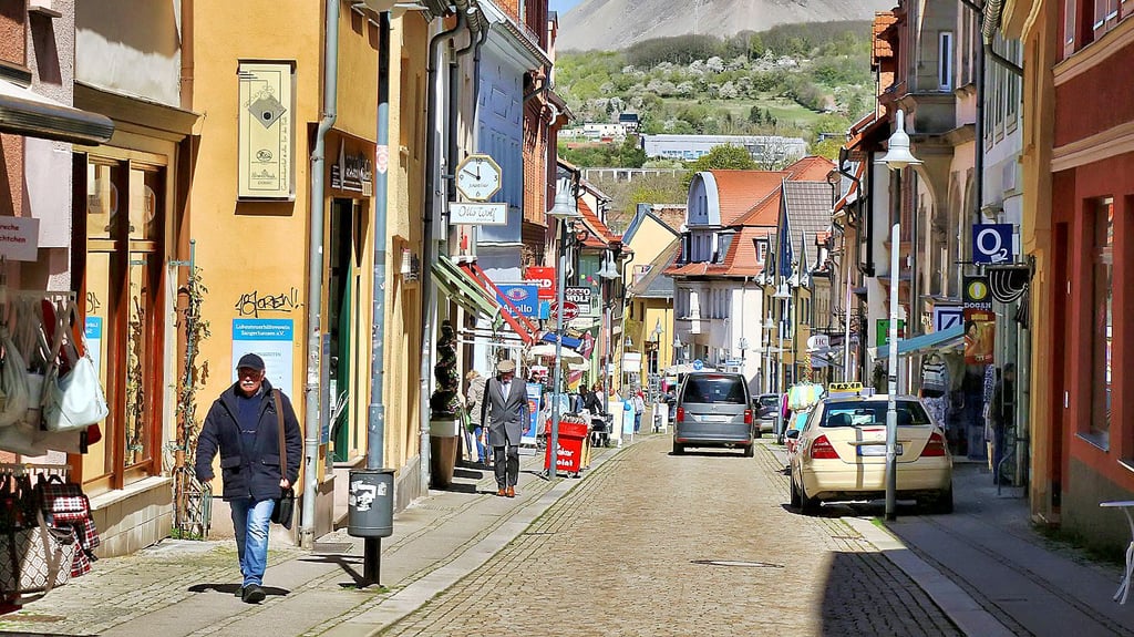 Blick in die Einkaufsstraße in der Sangerhäuser Innenstadt.