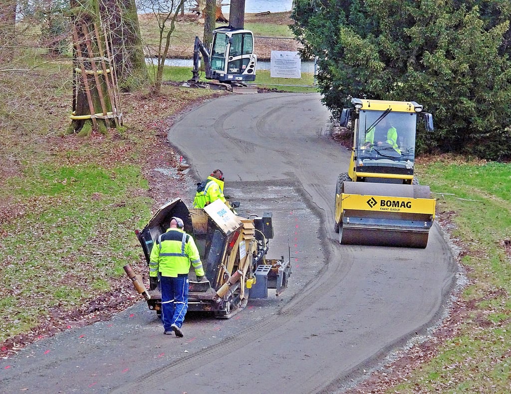 Im Projekt „Beseitigung von Hochwasserschäden am Pantheon im Wörlitzer Park“ wird der Weg erneuert.