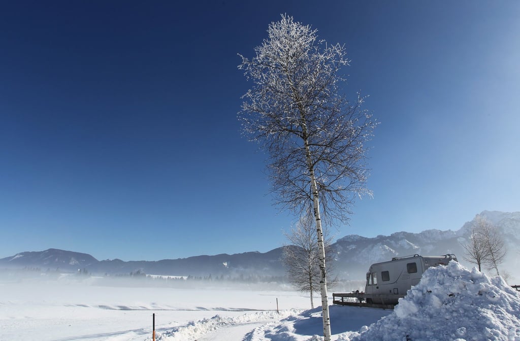Draußen Winter, drinnen Wärme: Die Gasheizung im Wohnmobil darf auch schon während der Fahrt laufen - unter bestimmten Voraussetzungen.